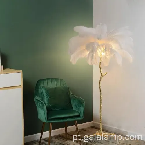 Lâmpada de chão decorada com penas modernas